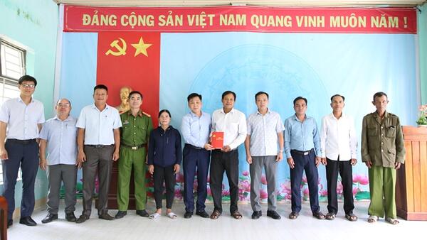 Tập trung giải quyết tâm tư nguyện vọng chính đáng của dân để sớm thoát nghèo