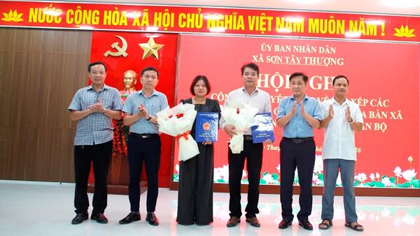 Sơn Tây Thượng: Công bố các quyết định về sắp xếp cơ sở giáo dục công lập và công tác cán bộ